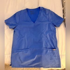 Figs Women’s Ceil Blue Casma Three Pocket Scrub Top- size small